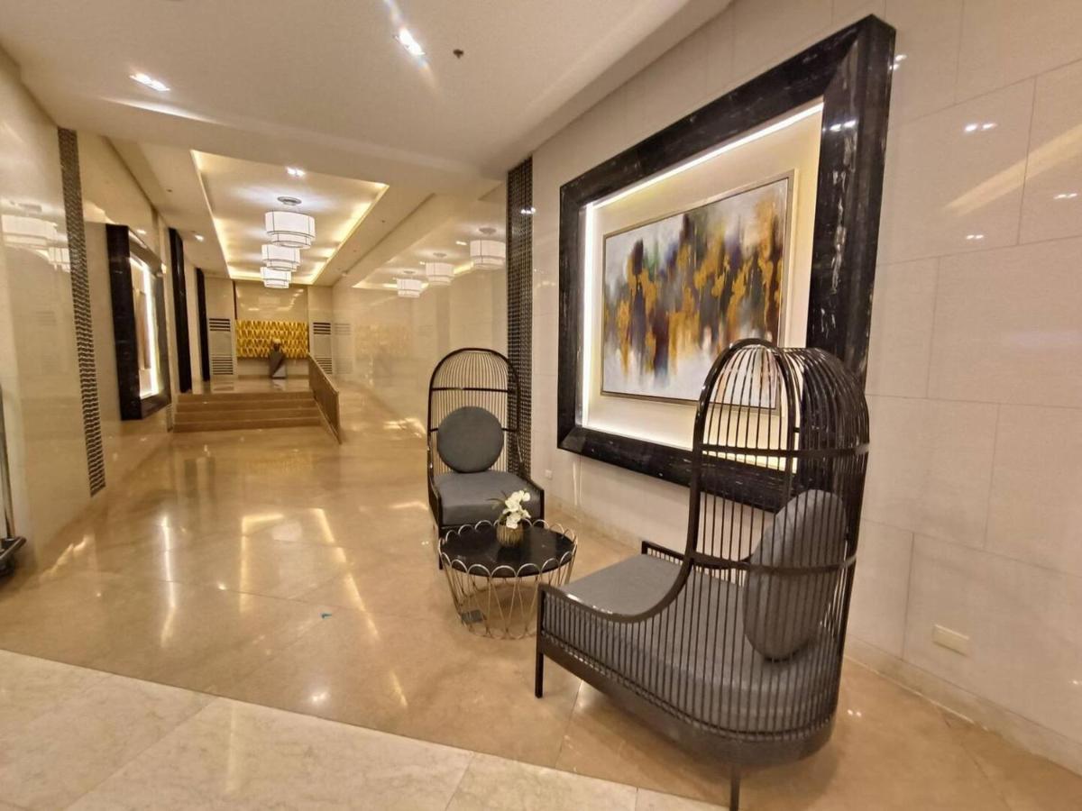 Penthouse Studio At Fame Residence 41St Floor, Shangrila-Megamall Manila Bagian luar foto